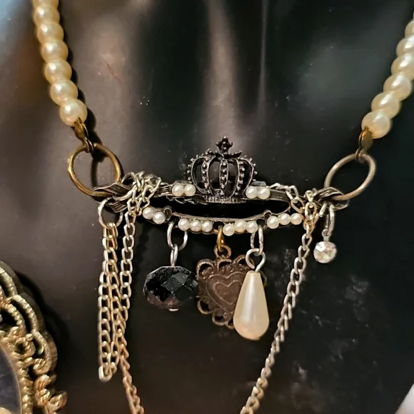 Black W/ Silver Tones jewlery set. Necklace, bracelet, earrings, Brooch, Ring - Picture 3 of 11